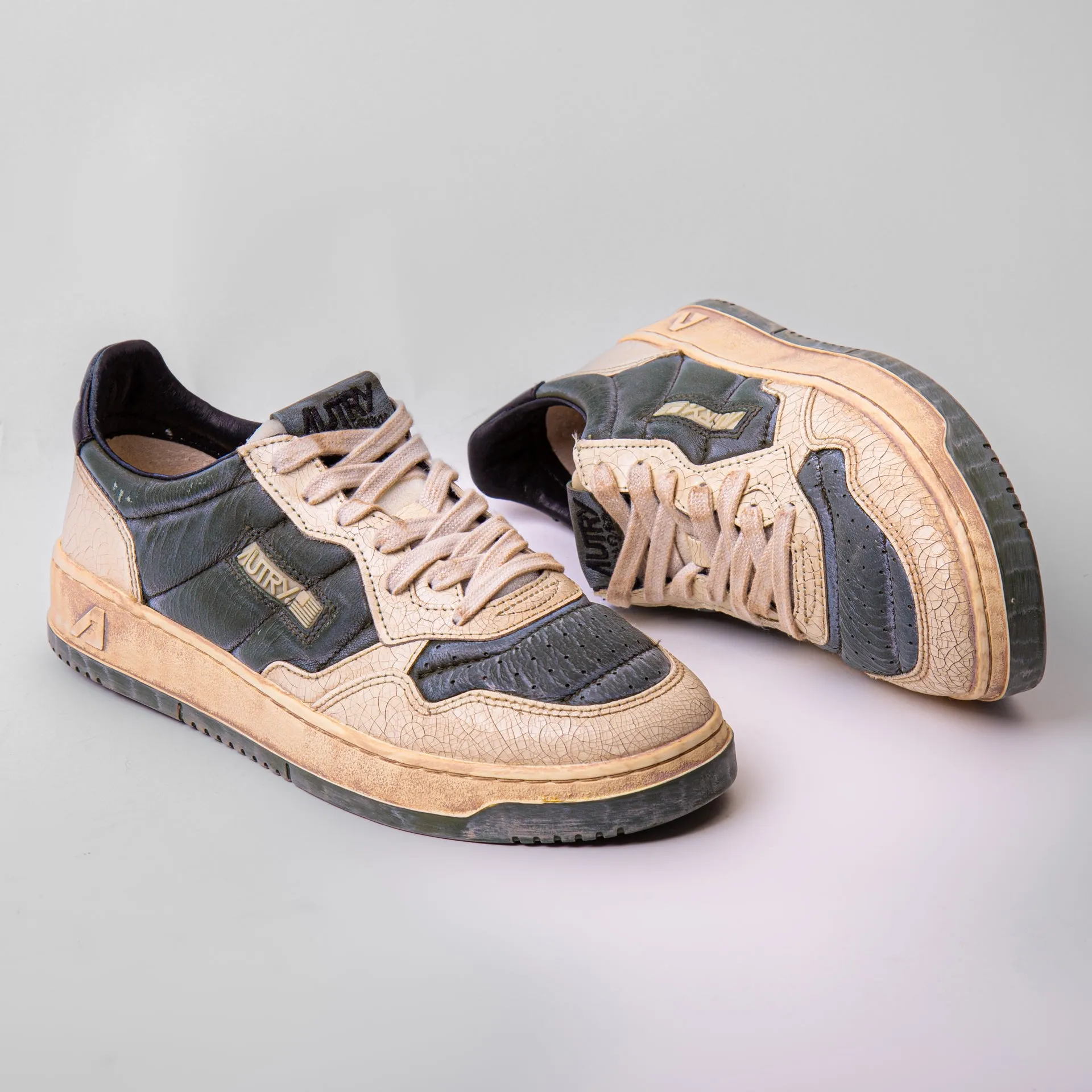 AUTRY SNEAKERS SUPER VINTAGE LOW AVLM-AD 02