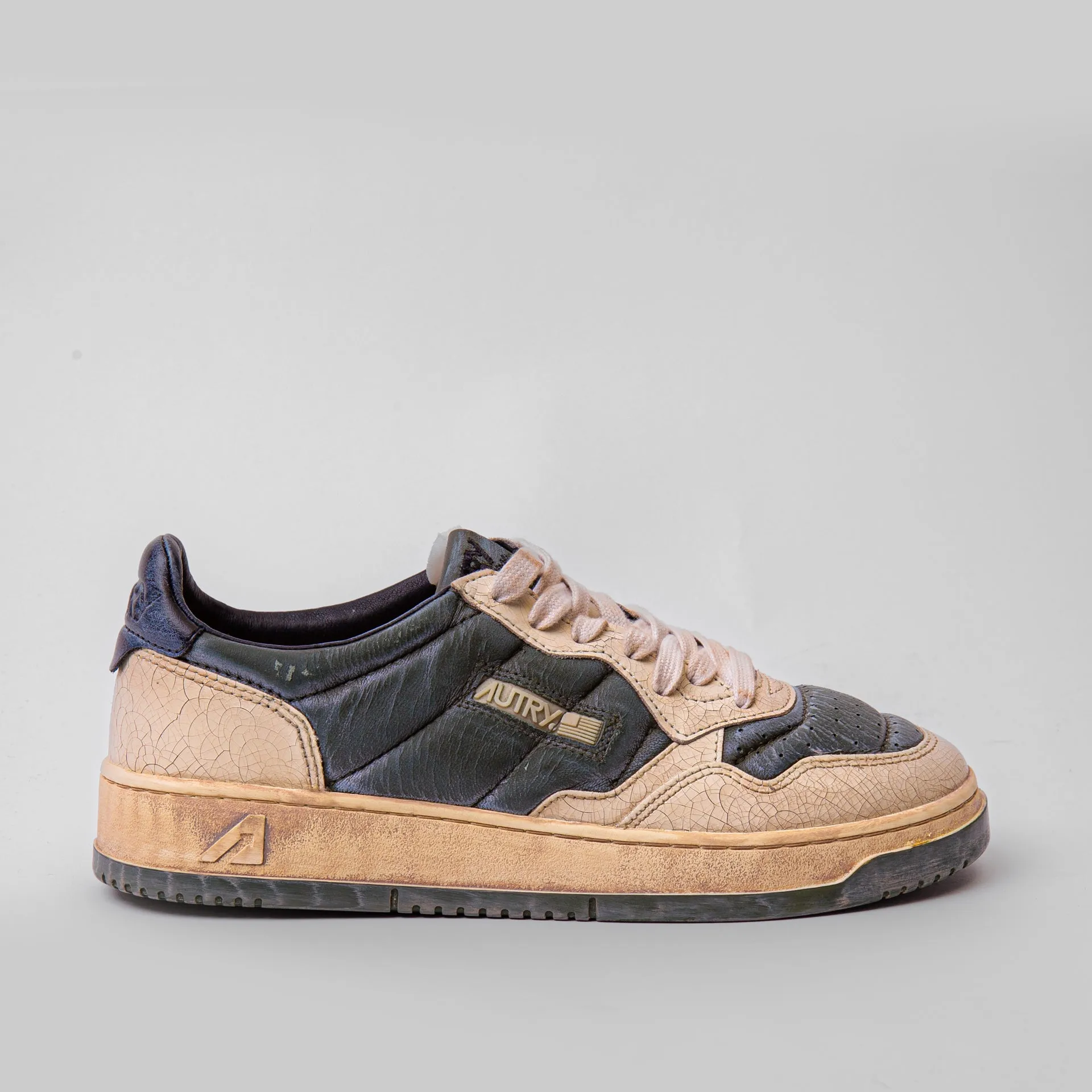 AUTRY SNEAKERS SUPER VINTAGE LOW AVLM-AD 02