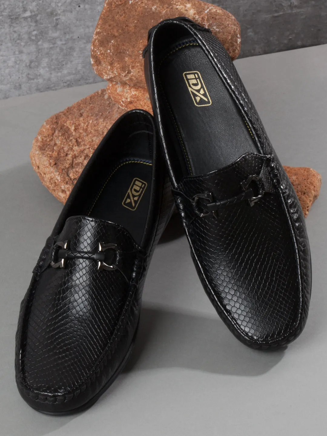 Men's Black Moc Toe Buckle Loafer (IX4114)