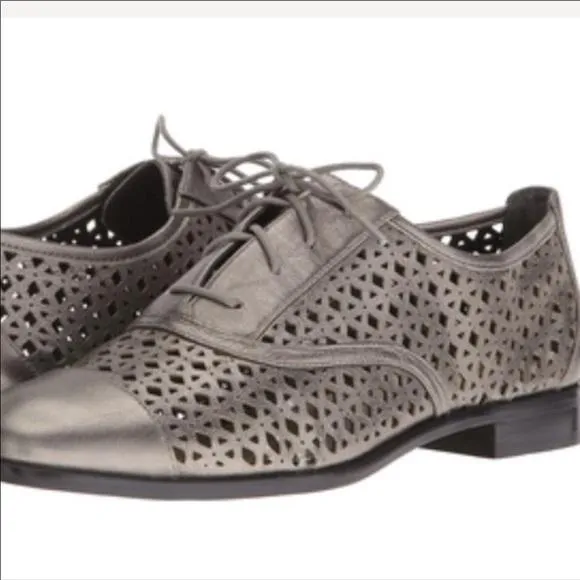 Metallic Laser Cut-Out Oxford Lace Up Loafers