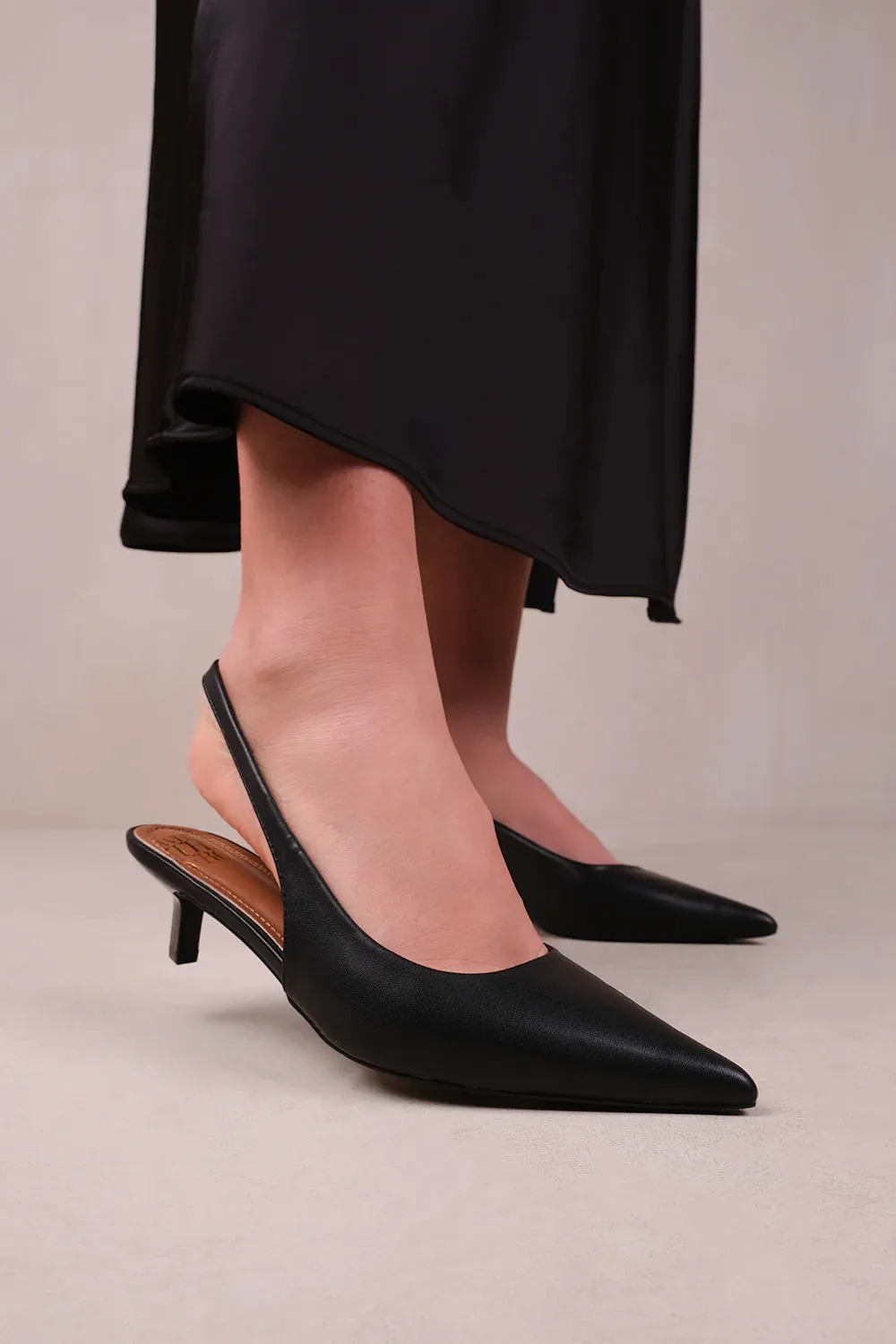 NEW FORM WIDE FIT LOW KITTEN HEELS WITH POINTED TOE & ELASTIC SLINGBACK IN BLACK FAUX LEATHER