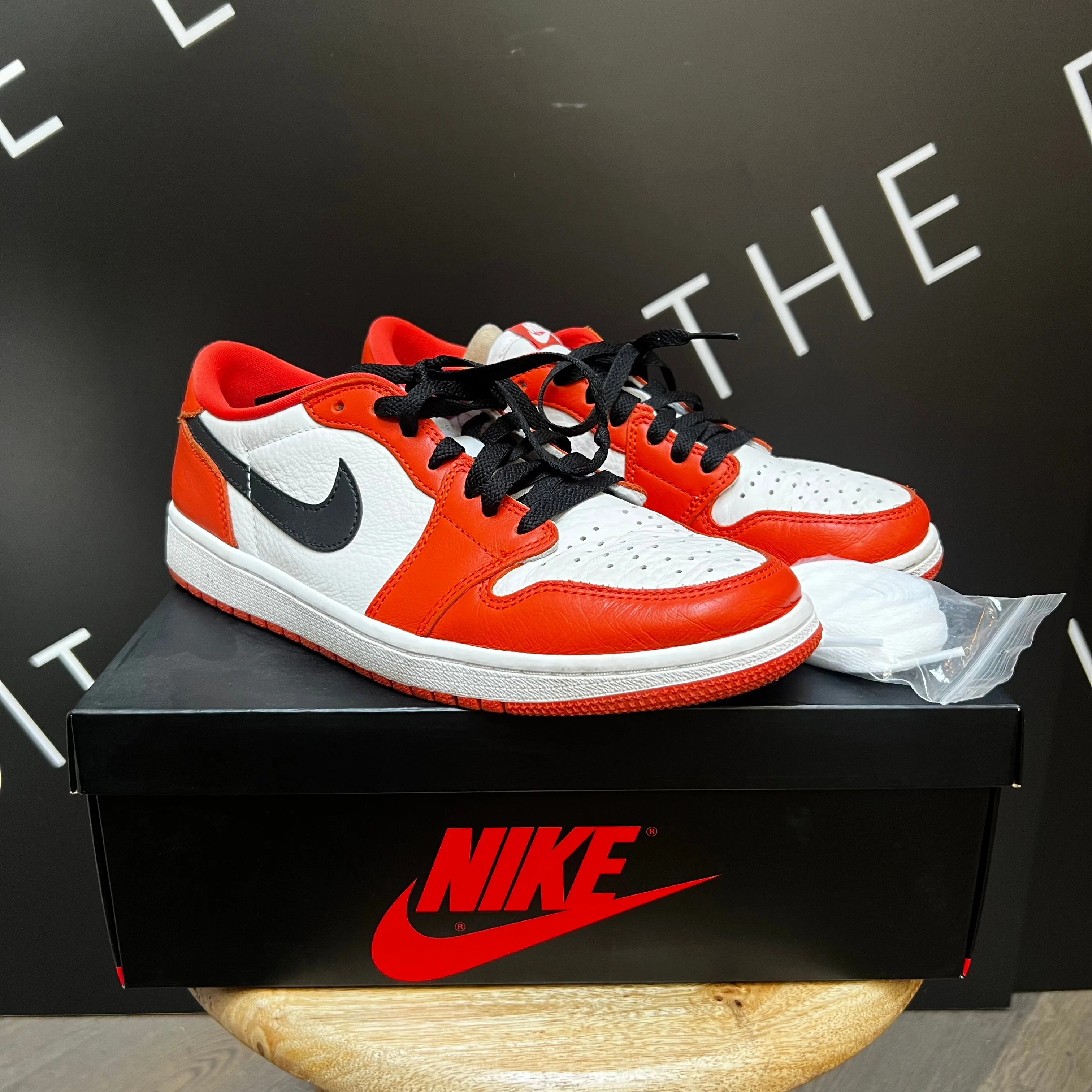 PRE LOVED - JORDAN 1 LOW STARFISH (M)